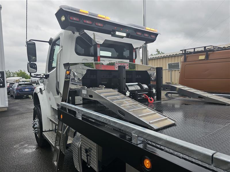 40TDP28 / Freightliner M2-106