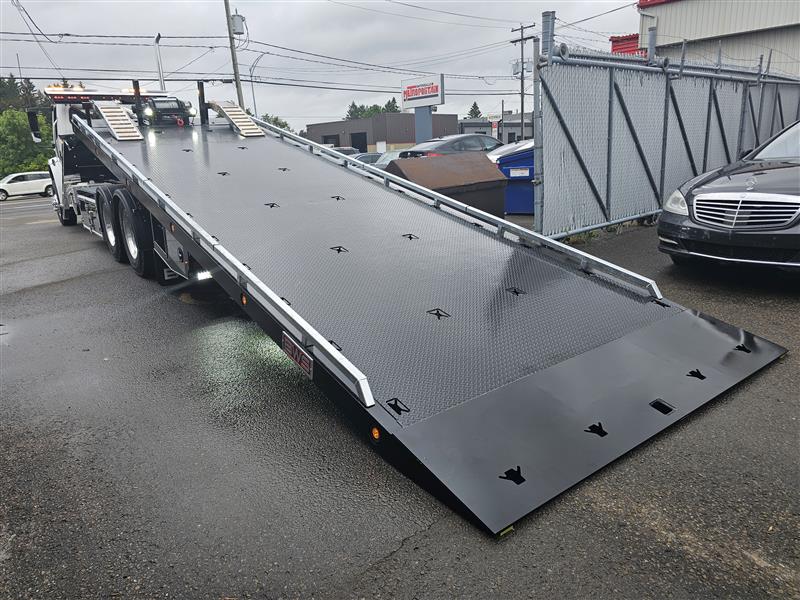 40TDP28 / Freightliner M2-106