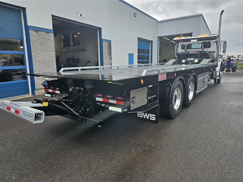 40TDP28 / Freightliner M2-106