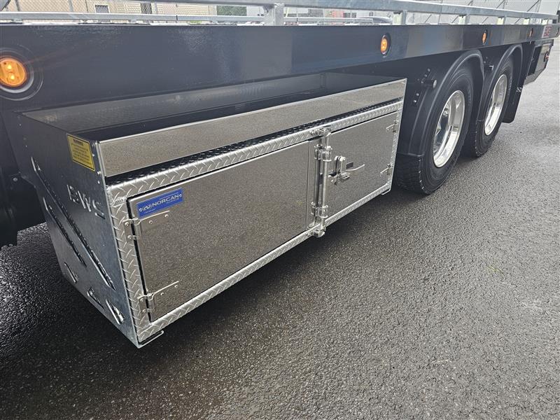 40TDP28 / Freightliner M2-106
